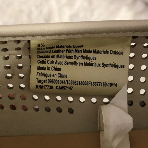 Mossimo cream perforated slip on loafer, 9.5 - Picture 3 of 8